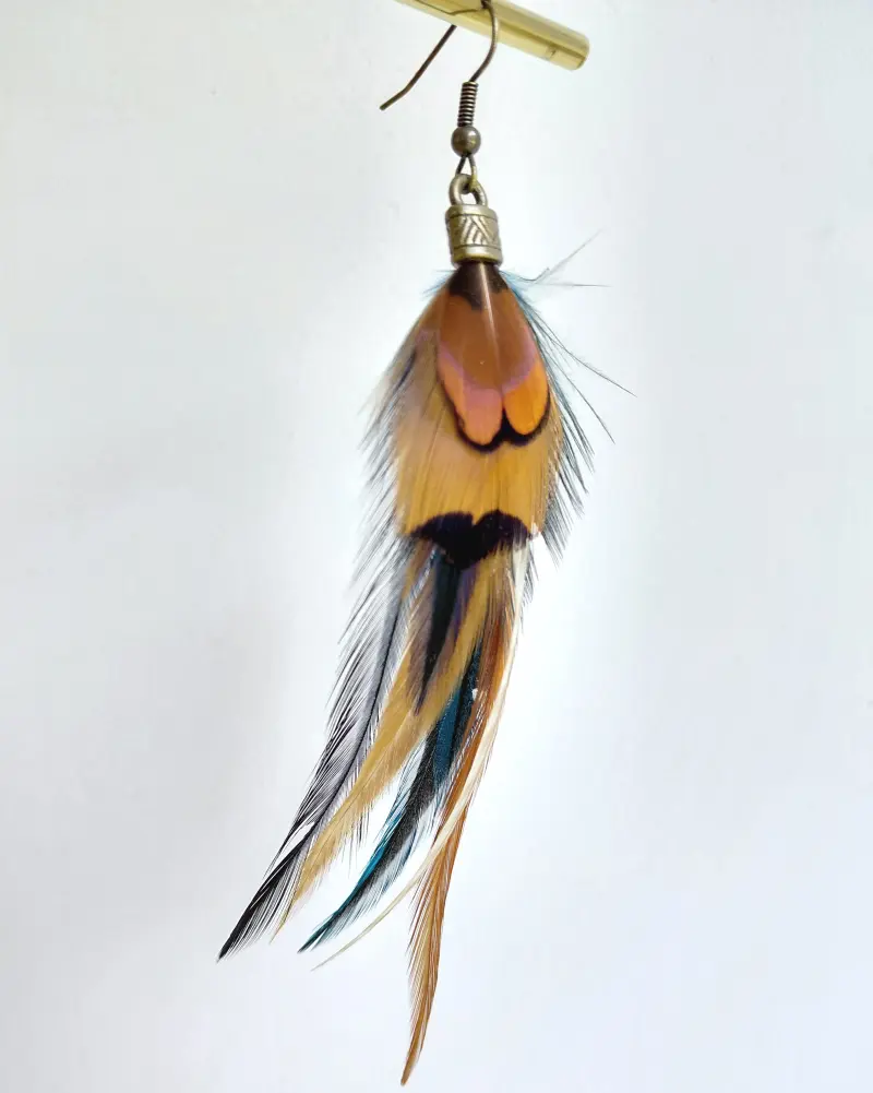 Boucle oreille plumes chamane orangée Adèle Le Gall Bretagne Made in France